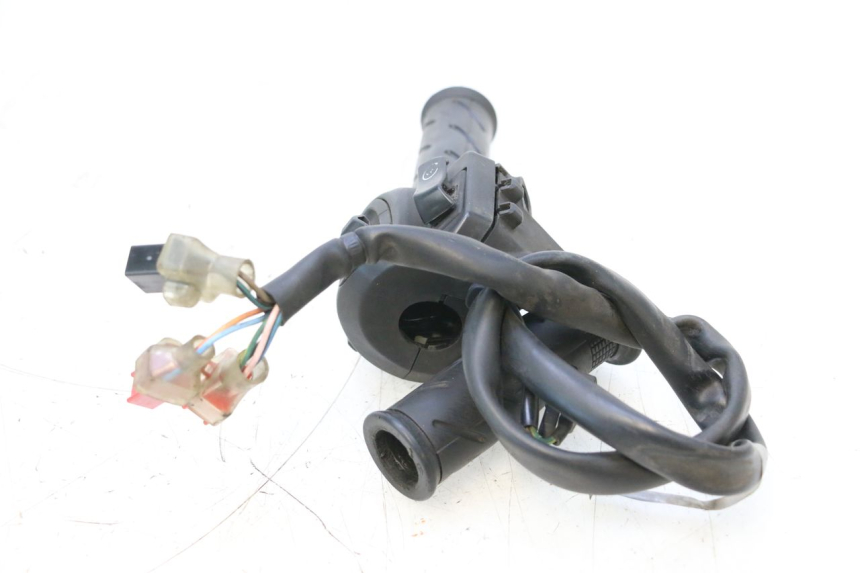 photo de CONMUTADOR DERECHA HONDA PCX (JF57/JF64) 125 (2014 - 2018) - Primer plano técnico