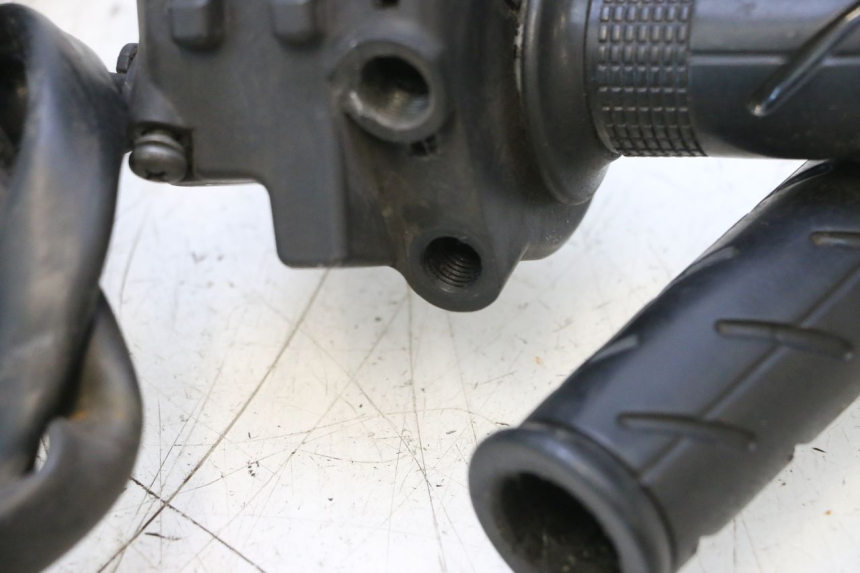photo de CONMUTADOR DERECHA HONDA PCX (JF57/JF64) 125 (2014 - 2018) - Detalles de los puntos de fijación