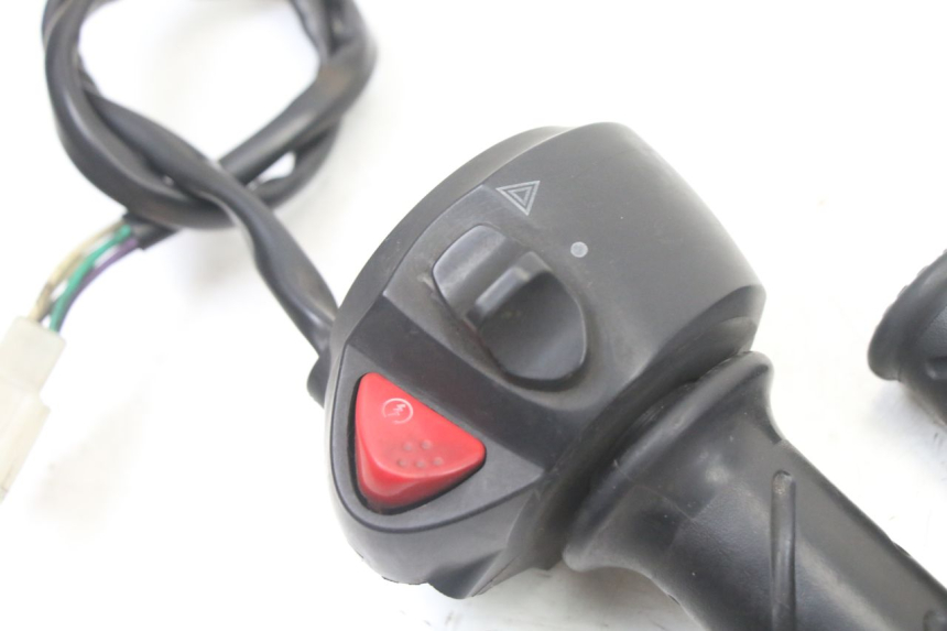 photo de INTERRUPTOR DERECHO PEUGEOT CITYSTAR 125 (2011 - 2017) - Detalle de la pieza