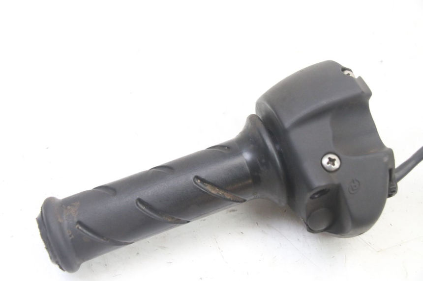 photo de INTERRUPTOR DERECHO PEUGEOT CITYSTAR 2T 50 (2018 - 2021) - Primer plano técnico