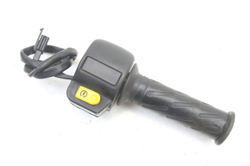 photo de INTERRUPTOR DERECHO PEUGEOT KISBEE 2T 50 (2010 - 2017) - Vista principal