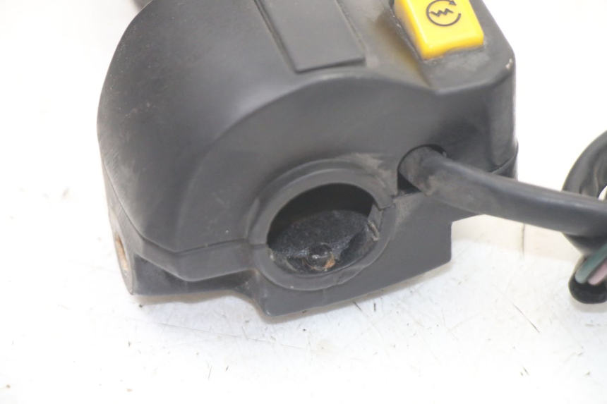 photo de INTERRUPTOR DERECHO PEUGEOT KISBEE 2T 50 (2010 - 2017) - Primer plano técnico