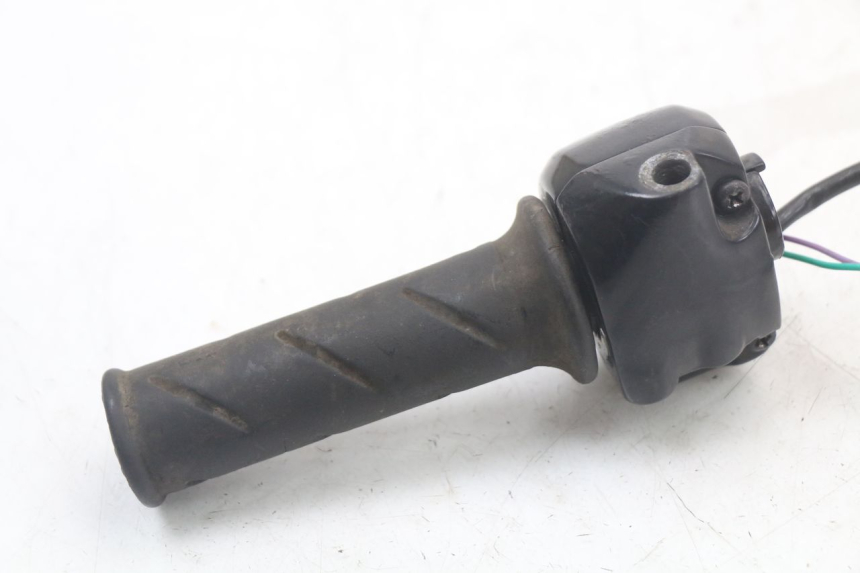 photo de INTERRUPTOR DERECHO PEUGEOT LUDIX 50 (2005 - 2007) - Detalles de los puntos de fijación