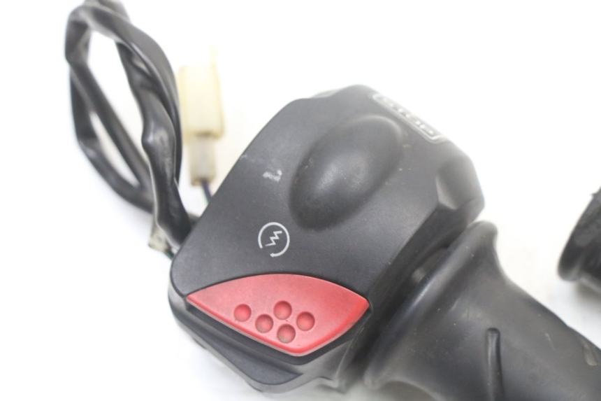 photo de CONMUTADOR DERECHA PEUGEOT TREKKER TKR 50 (2005 - 2014) - Detalle de la pieza