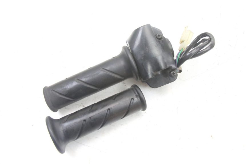 photo de CONMUTADOR DERECHA PEUGEOT TREKKER TKR 50 (2005 - 2014) - Primer plano técnico