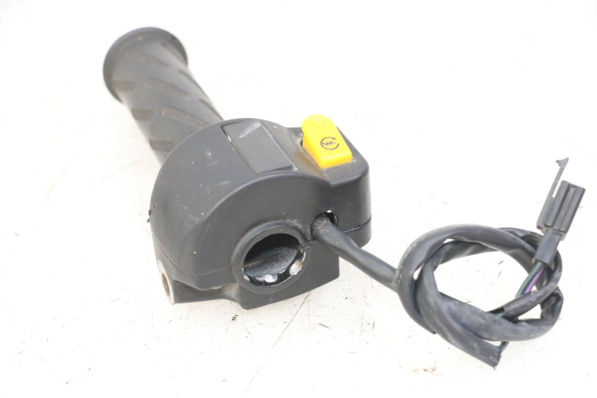 photo de CONMUTADOR DERECHA PEUGEOT VIVACITY 125 (2010 - 2017) - Primer plano técnico