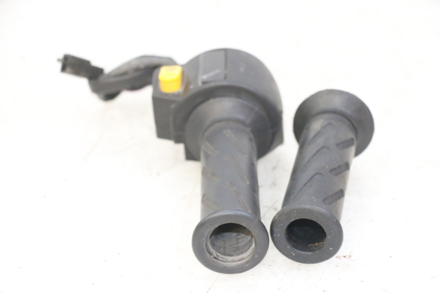 photo de CONMUTADOR DERECHA PEUGEOT VIVACITY 125 (2010 - 2017) - Detalles de los puntos de fijación