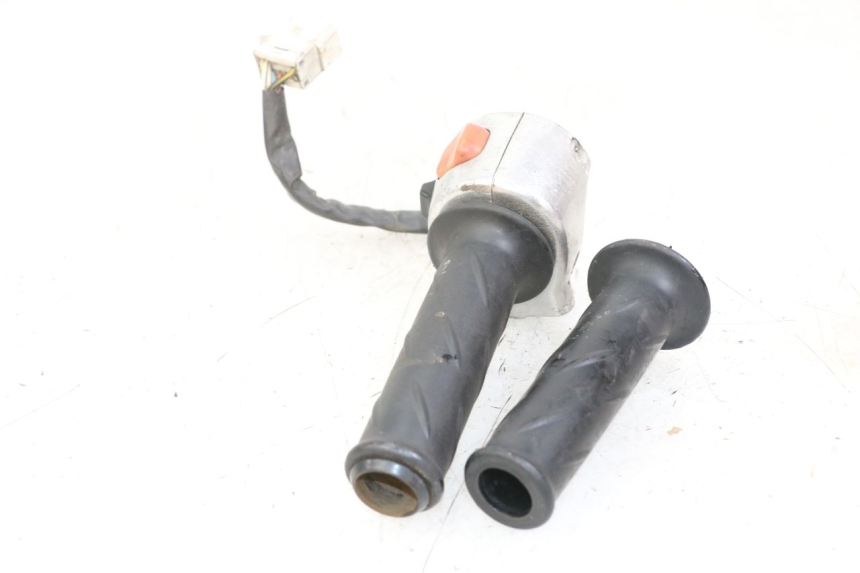 photo de CONMUTADOR DERECHA PIAGGIO BEVERLY 125 (1998 - 2005) - Vista general del producto