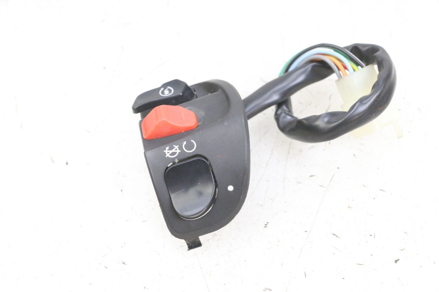 photo de CONMUTADOR DERECHA EFUN PUSA 1 - Primer plano técnico