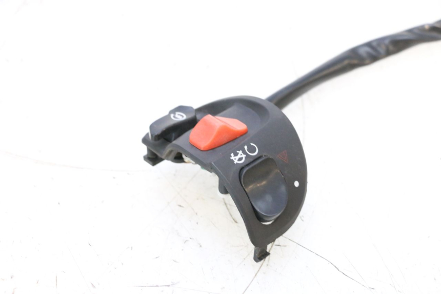 photo de CONMUTADOR DERECHA EFUN PUSA 1 - Primer plano técnico
