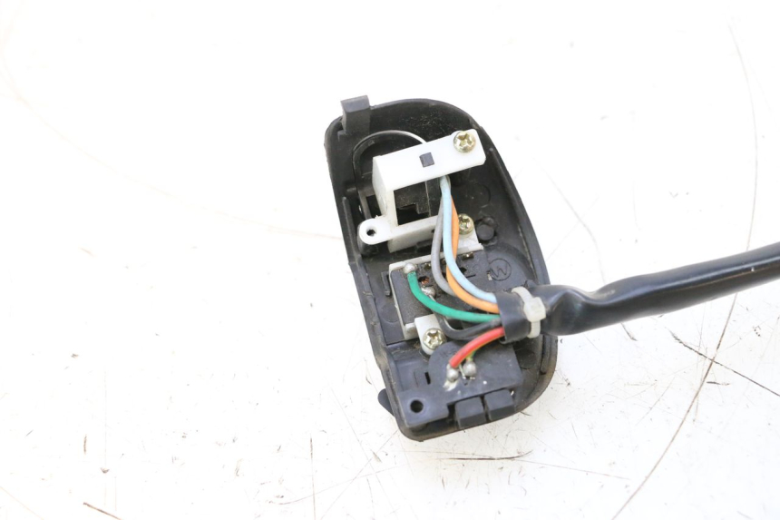photo de CONMUTADOR DERECHA EFUN PUSA 1 - Detalles de los puntos de fijación