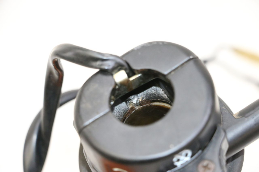 photo de INTERRUPTOR DERECHO YAMAHA PW 80 (1983 - 2014) - Otra perspectiva