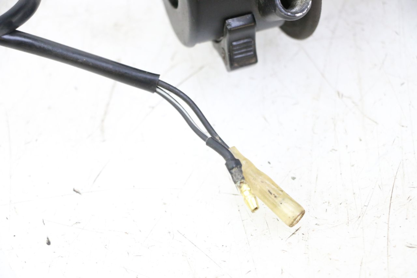 photo de INTERRUPTOR DERECHO YAMAHA PW 80 (1983 - 2014) - Detalles de los puntos de fijación