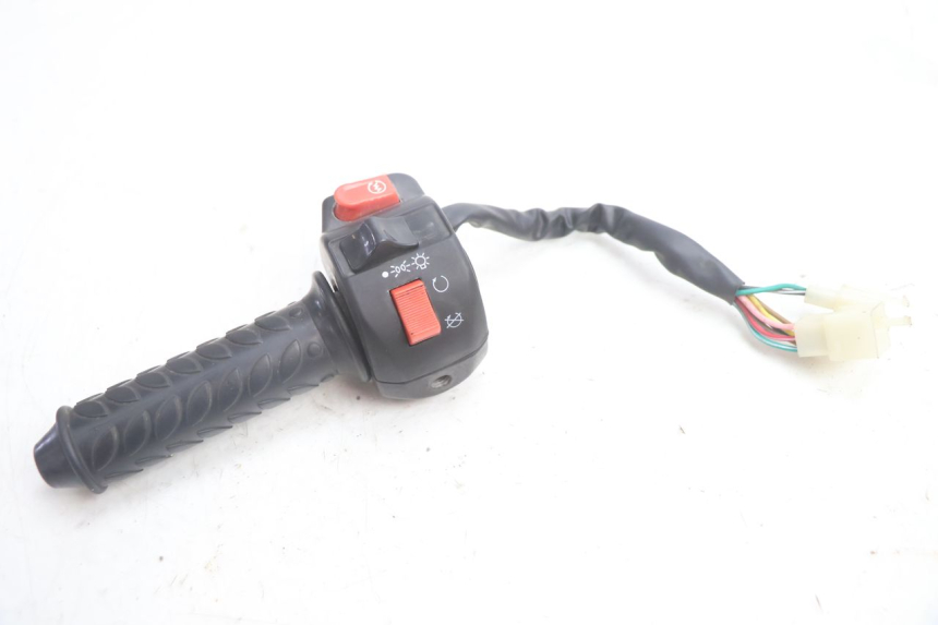 photo de CONMUTADOR DERECHA RAZZO QTR 50 (2011 - 2018) - Primer plano técnico