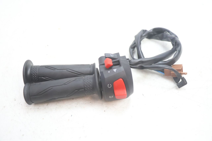 photo de CONMUTADOR DERECHA JM MOTORS R-MAX TECH 50 (2024 - 2026) - Otra perspectiva