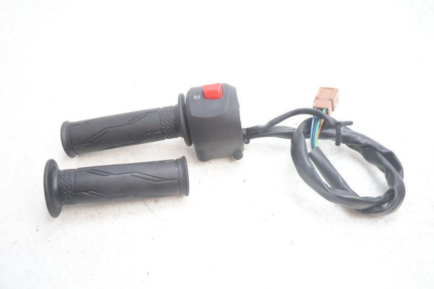 photo de CONMUTADOR DERECHA JM MOTORS R-MAX TECH 50 (2024 - 2026) - Primer plano técnico
