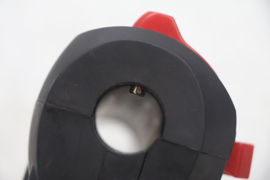 photo de CONMUTADOR DERECHA JM MOTORS R-MAX TECH 50 (2024 - 2026) - Detalles de los puntos de fijación