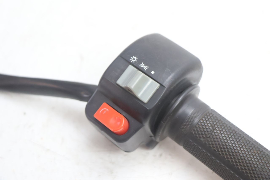 photo de CONMUTADOR DERECHA VASTRO R-ONE 4T 50 (2014 - 2022) - Zoom estado de uso