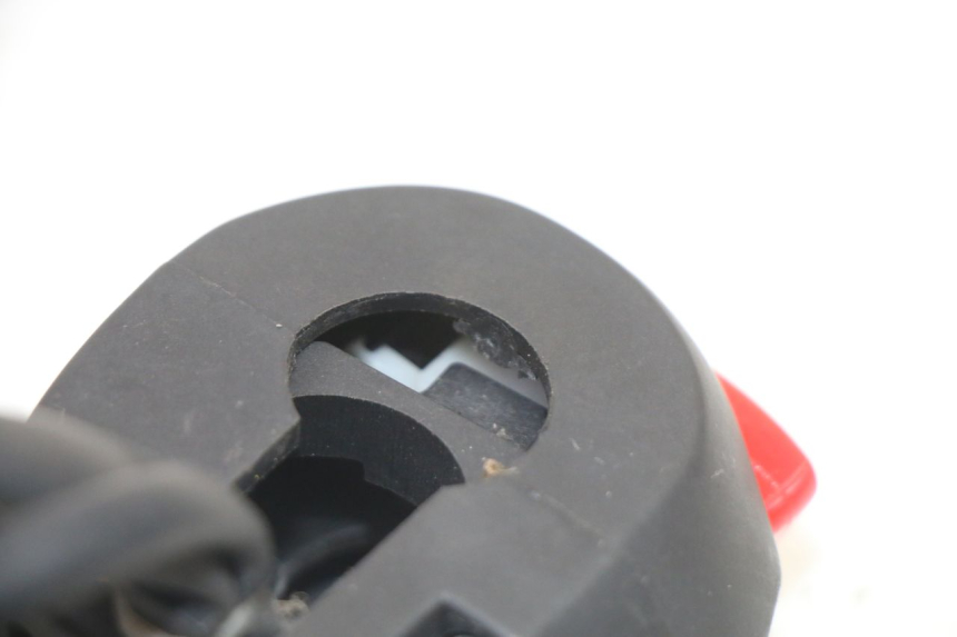 photo de CONMUTADOR DERECHA MAG POWER R-STREET 50 (2016 - 2025) - Detalles de los puntos de fijación