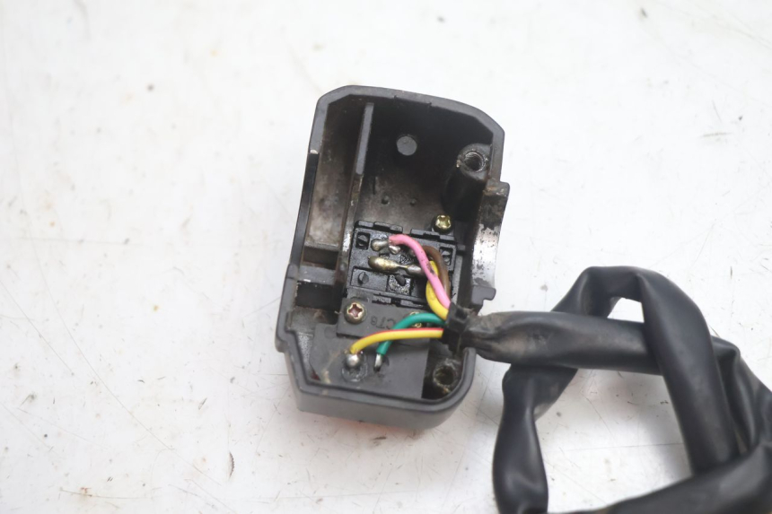photo de CONMUTADOR DERECHA YIYING RETRO 125 (2008 - 2018) - Primer plano técnico