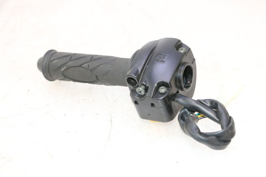 photo de CONMUTADOR DERECHA TNT MOTOR ROMA 10' 2T 50 (2011 - 2018) - Primer plano técnico