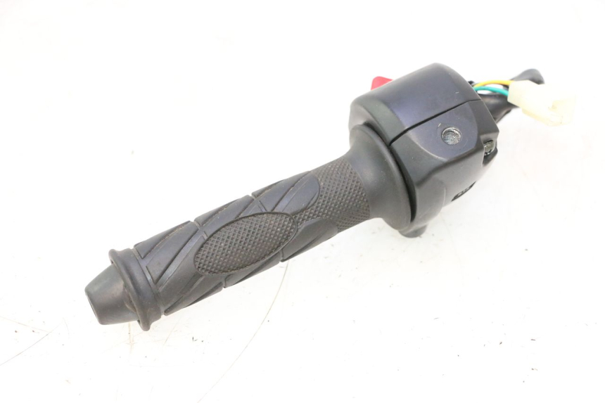 photo de CONMUTADOR DERECHA TNT MOTOR ROMA 10' 2T 50 (2011 - 2018) - Detalles de los puntos de fijación