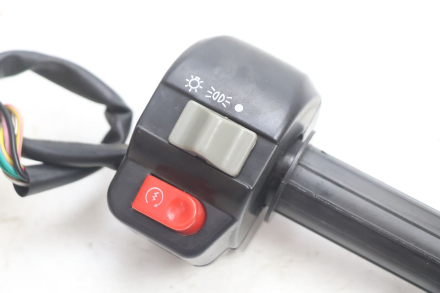 photo de CONMUTADOR DERECHA TNT MOTOR ROMA 10' 2T 50 (2011 - 2018) - Detalle de la pieza