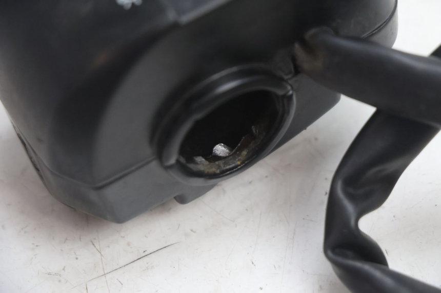 photo de CONMUTADOR DERECHA TNT MOTOR ROMA 10' 2T 50 (2011 - 2018) - Detalles de los puntos de fijación
