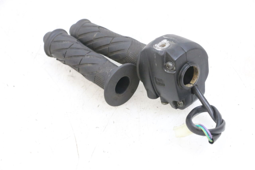 photo de INTERRUPTOR DERECHO TNT MOTOR ROMA 10' 4T 50 (2019 - 2022) - Vista general del producto