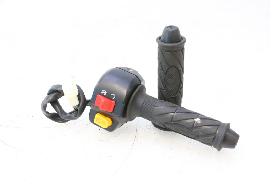 photo de CONMUTADOR DERECHA TNT MOTOR ROMA 12' 2T 50 (2007 - 2018) - Vista principal