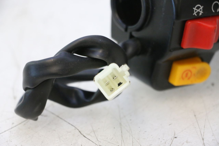 photo de CONMUTADOR DERECHA TNT MOTOR ROMA 12' 2T 50 (2007 - 2018) - Estado de la superficie y material