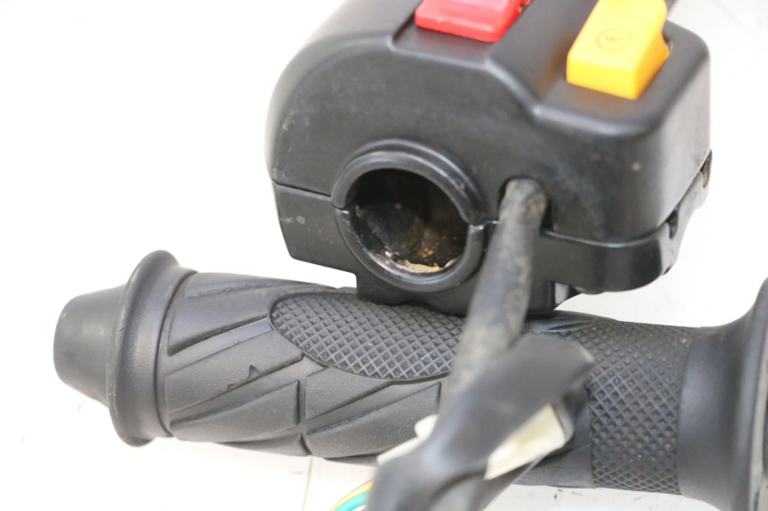 photo de CONMUTADOR DERECHA TNT MOTOR ROMA 12' 2T 50 (2007 - 2018) - Zoom estado de uso