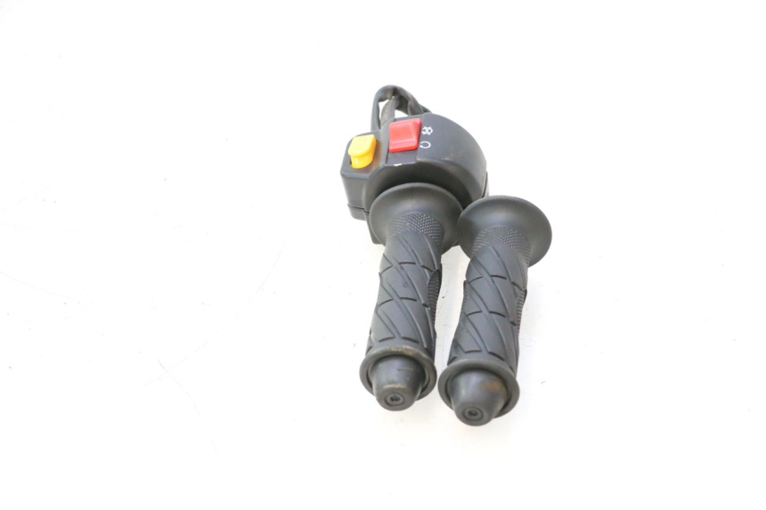 photo de CONMUTADOR DERECHA TNT MOTOR ROMA 12' 2T 50 (2007 - 2018) - Detalles de los puntos de fijación