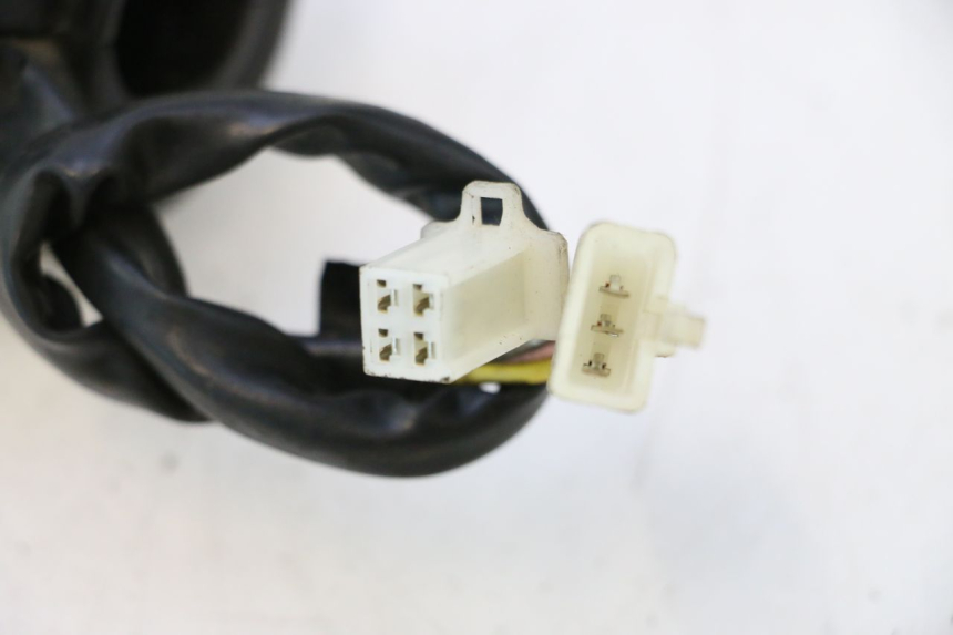 photo de INTERRUPTOR DERECHO KEEWAY RY6 2T 50 (2011 - 2019) - Primer plano técnico