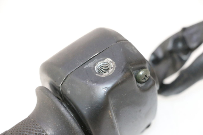 photo de INTERRUPTOR DERECHO KEEWAY RY6 2T 50 (2011 - 2019) - Detalles de los puntos de fijación