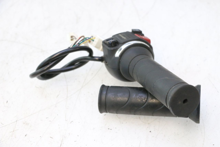 photo de CONMUTADOR DERECHA BAIKU SAKURA 1 (2021 - 2025) - Zoom estado de uso