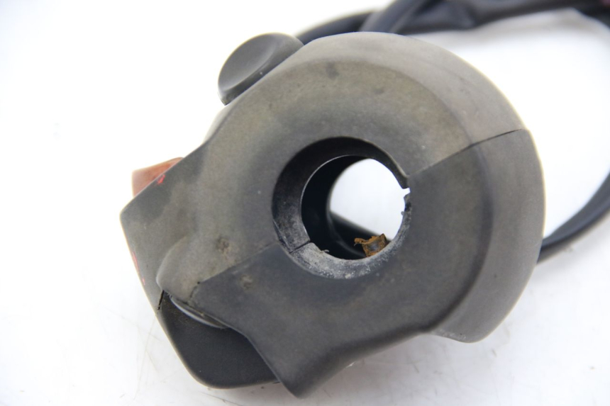 photo de INTERRUPTOR DERECHO PEUGEOT SATELIS COMPRESSOR K15 125 (2006 - 2009) - Zoom estado de uso