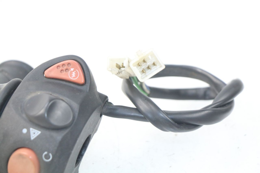 photo de CONMUTADOR DERECHA PEUGEOT SATELIS 300 (2012 - 2015) - Detalles de los puntos de fijación