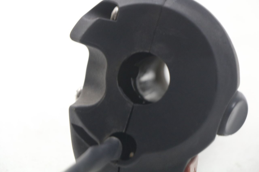 photo de INTERRUPTOR DERECHO PEUGEOT SATELIS 125 (2006 - 2009) - Otra perspectiva