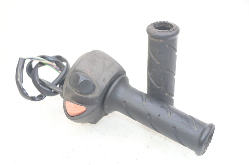 photo de INTERRUPTOR DERECHO PEUGEOT SATELIS 125 (2010 - 2012) - Vista principal