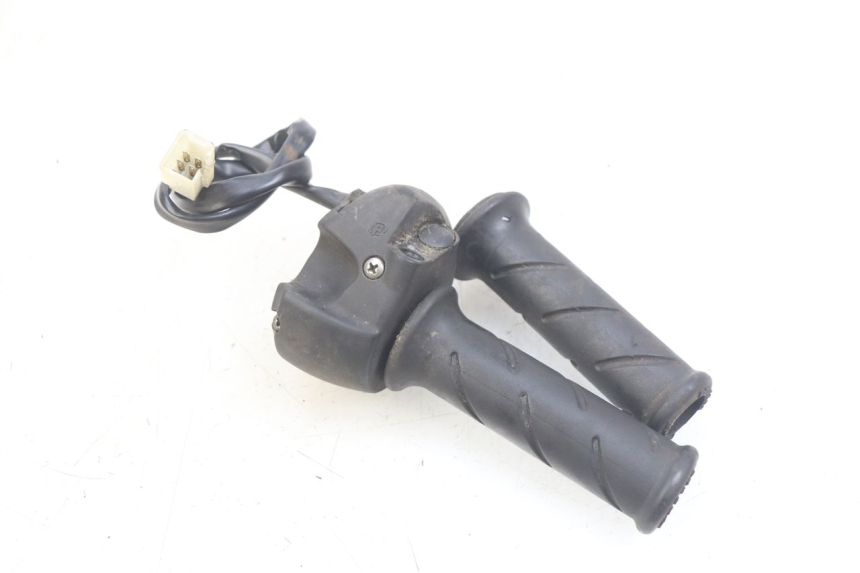 photo de INTERRUPTOR DERECHO PEUGEOT SATELIS 125 (2010 - 2012) - Otra perspectiva