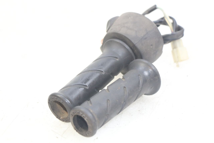 photo de INTERRUPTOR DERECHO PEUGEOT SATELIS 125 (2010 - 2012) - Detalles de los puntos de fijación