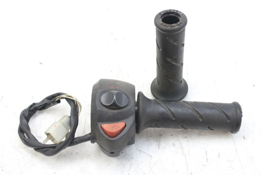 photo de INTERRUPTOR DERECHO PEUGEOT SATELIS 125 (2010 - 2012) - Vista principal