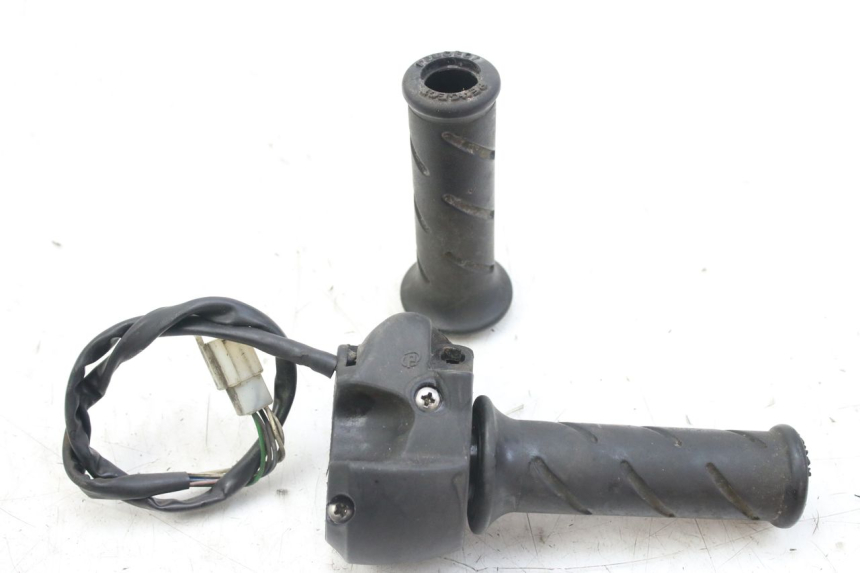 photo de INTERRUPTOR DERECHO PEUGEOT SATELIS 125 (2010 - 2012) - Detalle de la pieza