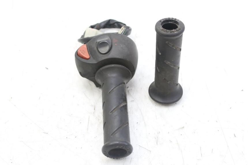 photo de INTERRUPTOR DERECHO PEUGEOT SATELIS 125 (2010 - 2012) - Zoom estado de uso