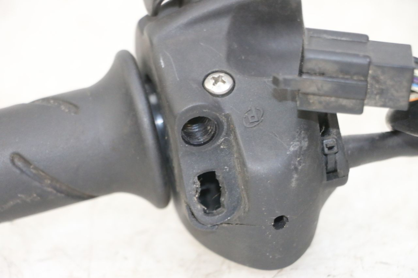 photo de CONMUTADOR DERECHA PEUGEOT SATELIS 125 (2013 - 2018) - Otra perspectiva