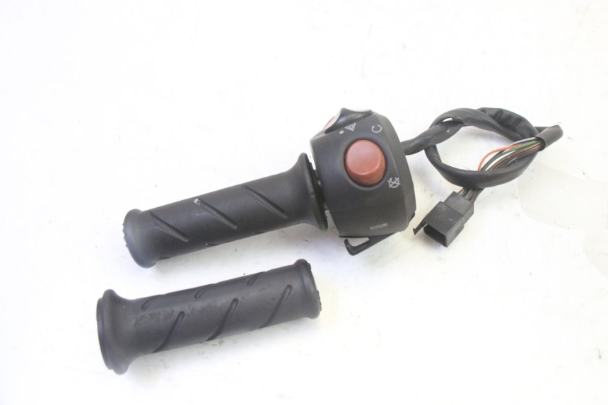 photo de CONMUTADOR DERECHA PEUGEOT SATELIS 125 (2013 - 2018) - Otra perspectiva