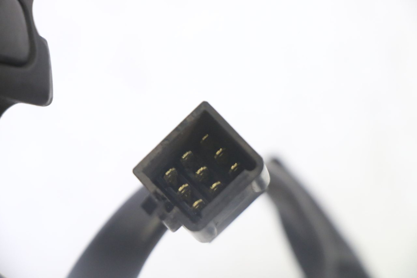 photo de CONMUTADOR DERECHA PEUGEOT SATELIS 125 (2013 - 2018) - Detalles de los puntos de fijación