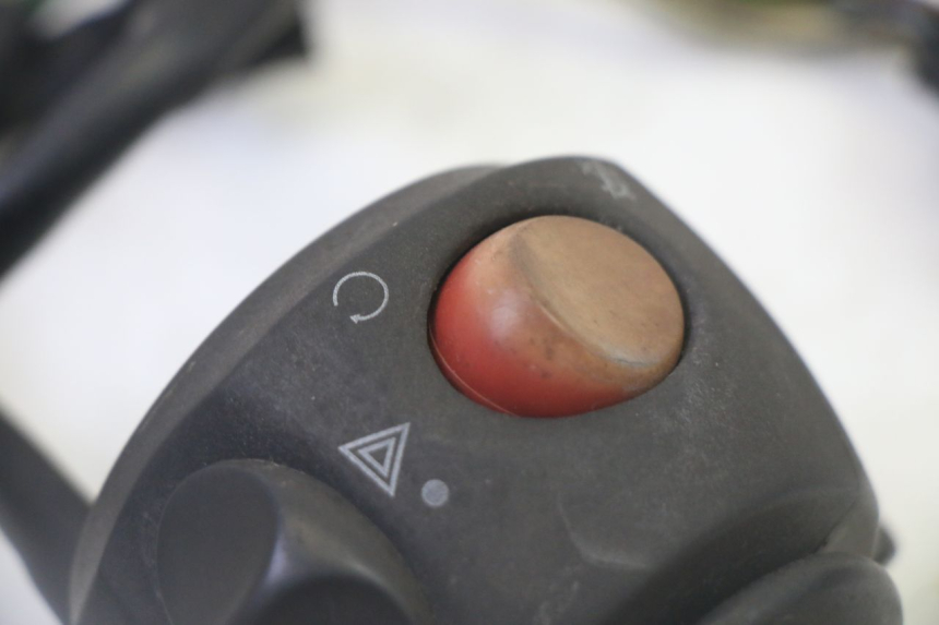 photo de CONMUTADOR DERECHA PEUGEOT SATELIS 125 (2013 - 2018) - Otra perspectiva