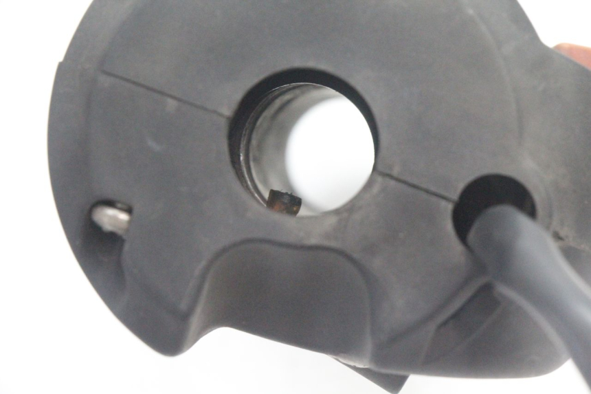 photo de INTERRUPTOR DERECHO PEUGEOT SATELIS 125 (2006 - 2009) - Otra perspectiva